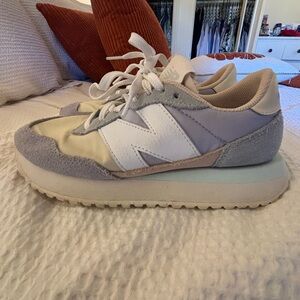 New Balance Women's pastel 237